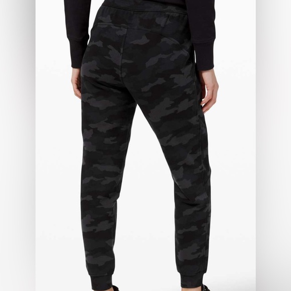 22. 💥Lululemon Scuba HR Jogger💥 - Picture 2 of 10